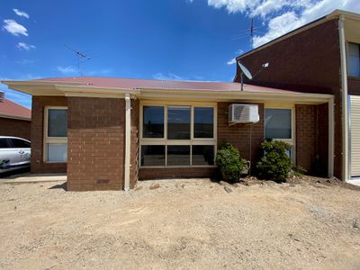 6 / 27 Deutgam Street, Werribee