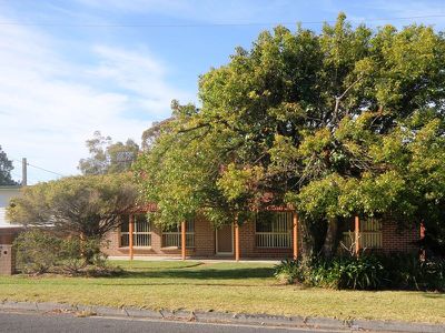 16 Crest Ave, North Nowra