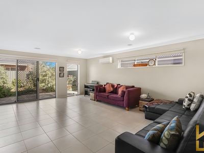 6 Cardinia Grove, Manor Lakes