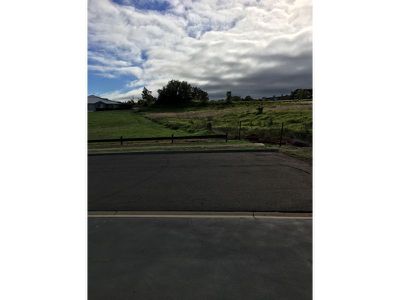 1 / 2 Yearling Close, Glenvale