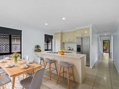 9 Wyndham Cct, Holmview