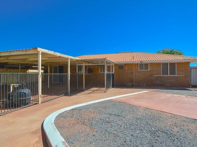 4 Yanderra Crescent, South Hedland