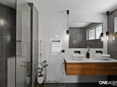 72 Anchorage Circuit, Point Vernon