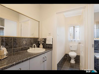 8 Beagle Close, Bentley Park