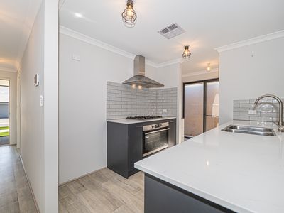 12 Munglinup Road, Hilbert