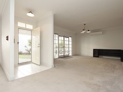 2 / 19 Kitchener Avenue, Burswood