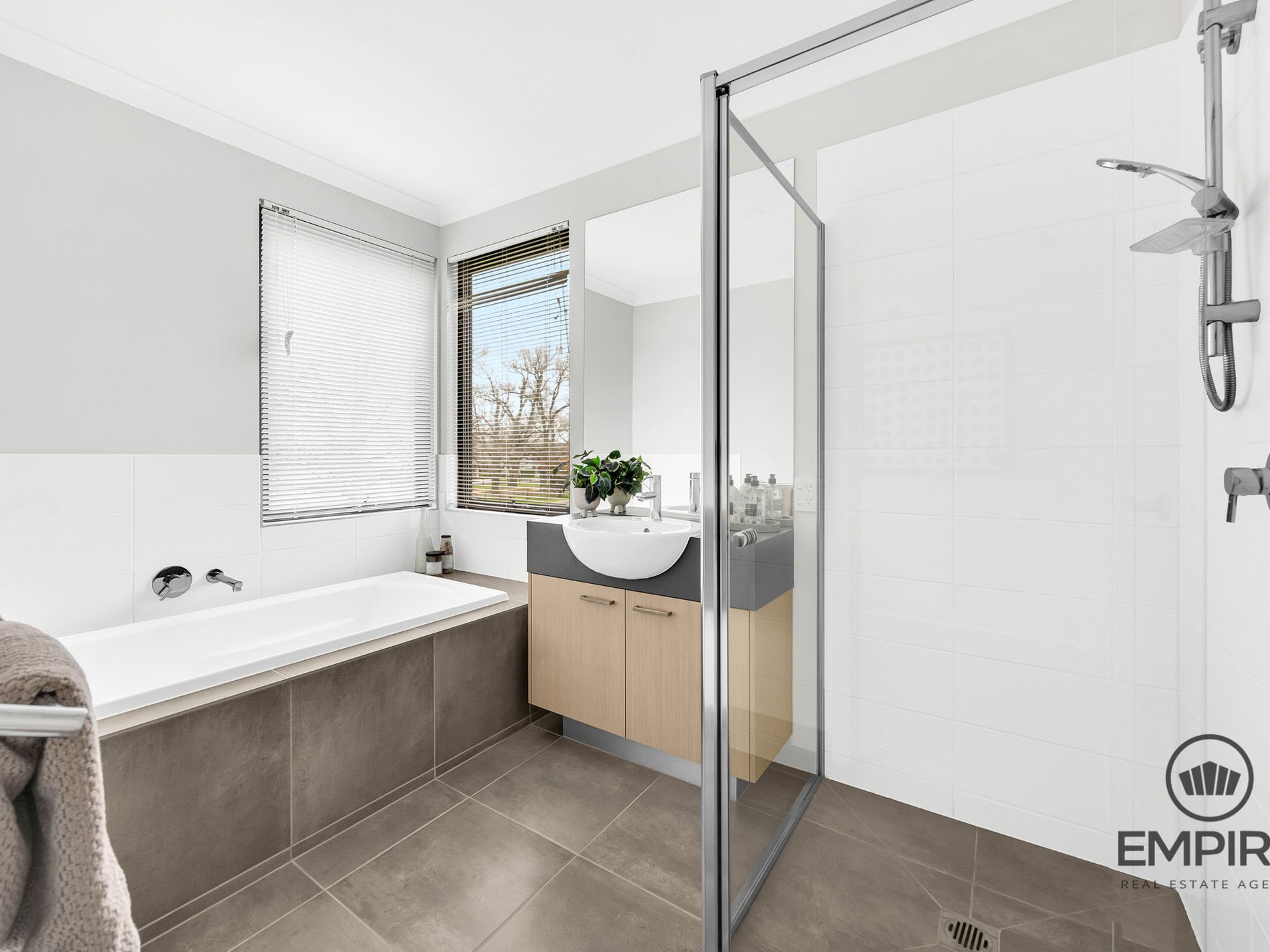 2 Plenty Way, Cranbourne North