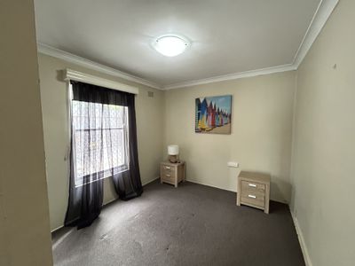 6 / 4 Mosbri Crescent, The Hill