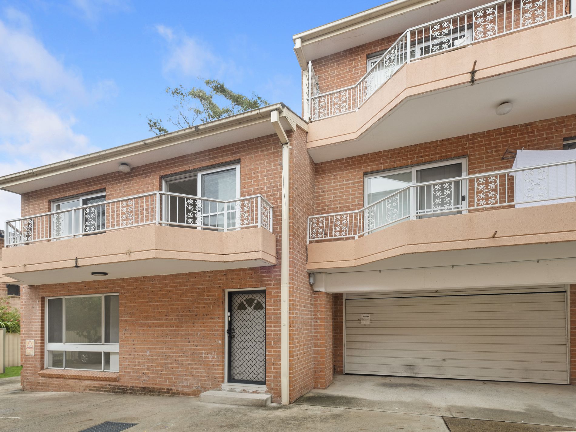 1 / 10 Hargrave Road, Auburn