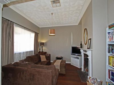 36 Piccadilly Street, Piccadilly