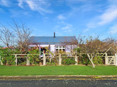 15 Wamphray Street, Nightcaps