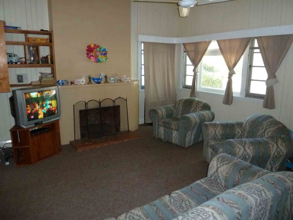 104 Robert Street, Atherton