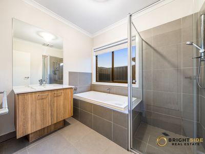 37 Dalhalla Circuit, Clyde North