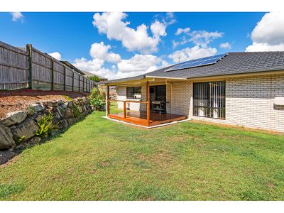 27 Hawkesbury Ave, Pacific Pines