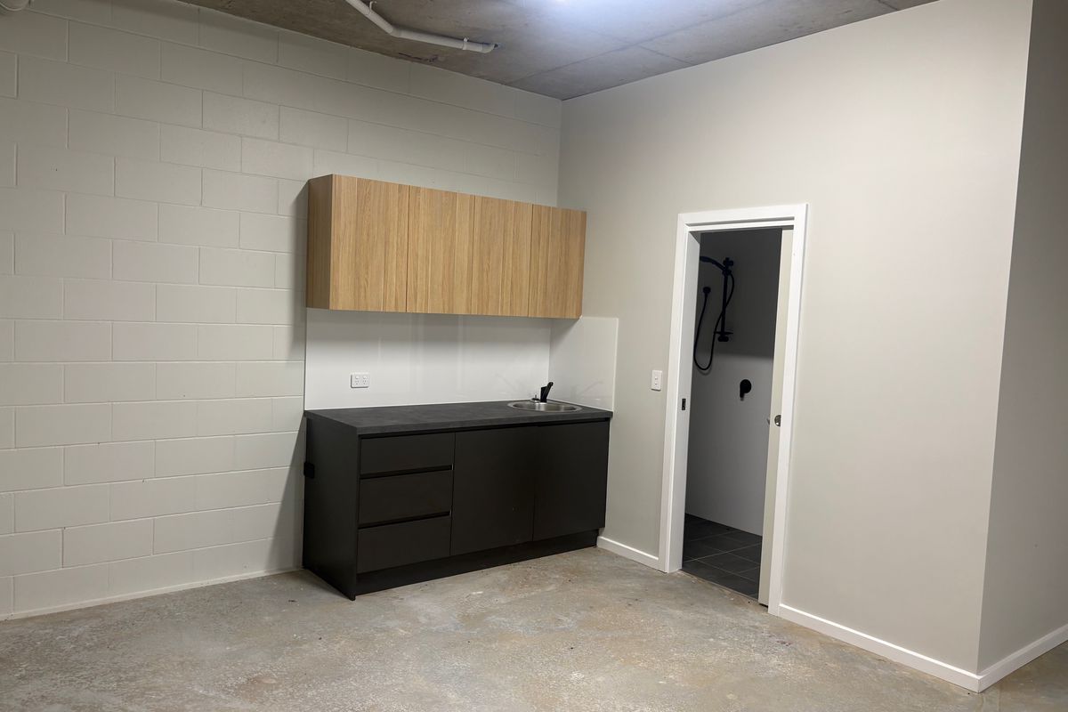 Unit 8 / 10 Think Road, Townsend