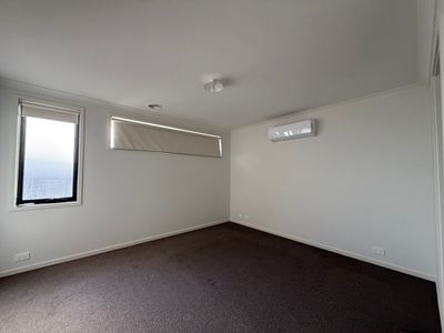 33 Brentham Crescent, Werribee