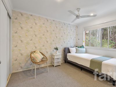 18 / 27 Rain Tree Glen, Coombabah