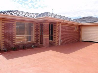 2 / 200 Biggs Street, St Albans