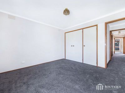 4 Oaktree Drive, Hampton Park