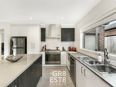 48 Heather Grove, Cranbourne East