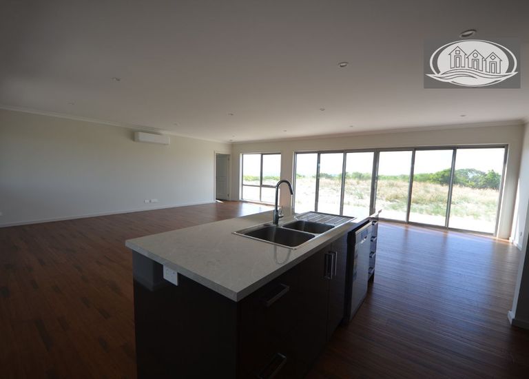 24 Ocean View Drive East, Narrawong