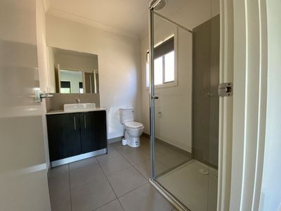 33 Peroomba Drive, Point Cook