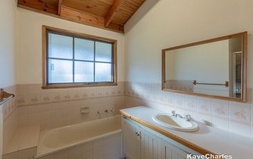 63 Beaconsfield-Emerald Road, Beaconsfield Upper