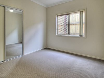 8 Honeypot Avenue, Springfield Lakes