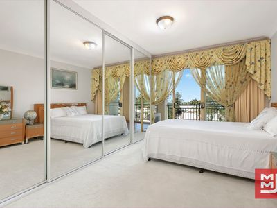 24 / 2-8 Harbour Street, Wollongong