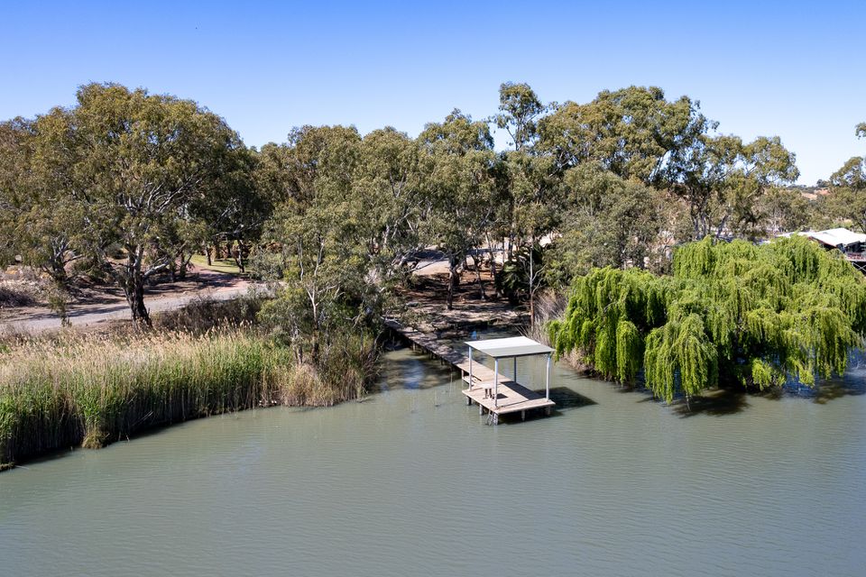 210 East Front Road, Cowirra