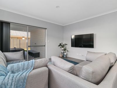62 Lockhart Crescent, South Guildford