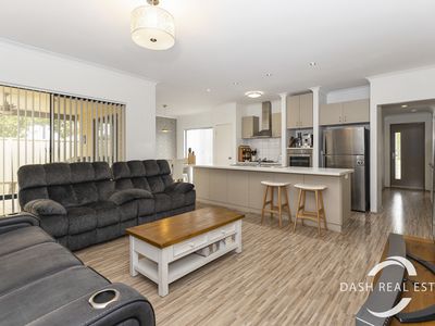 2 Alvarez Parkway, Tapping