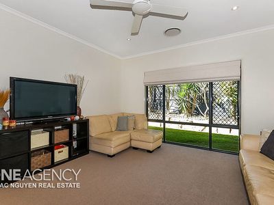 45 Hinchinbrook Cct, Forest Lake