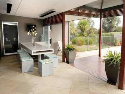 14 Velthuis Drive, Horsham