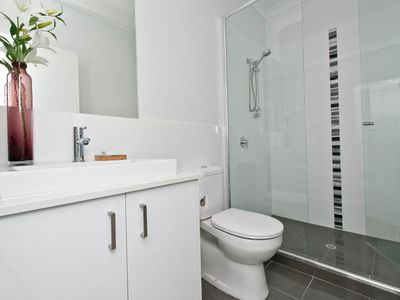 Apartment 2/3 Leeder Street, Glendalough