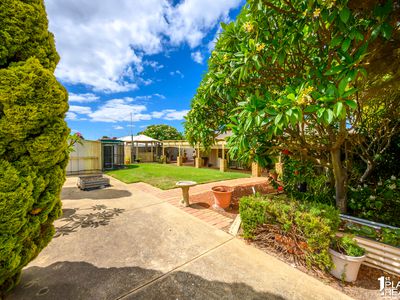 25 Templetonia Promenade, Halls Head