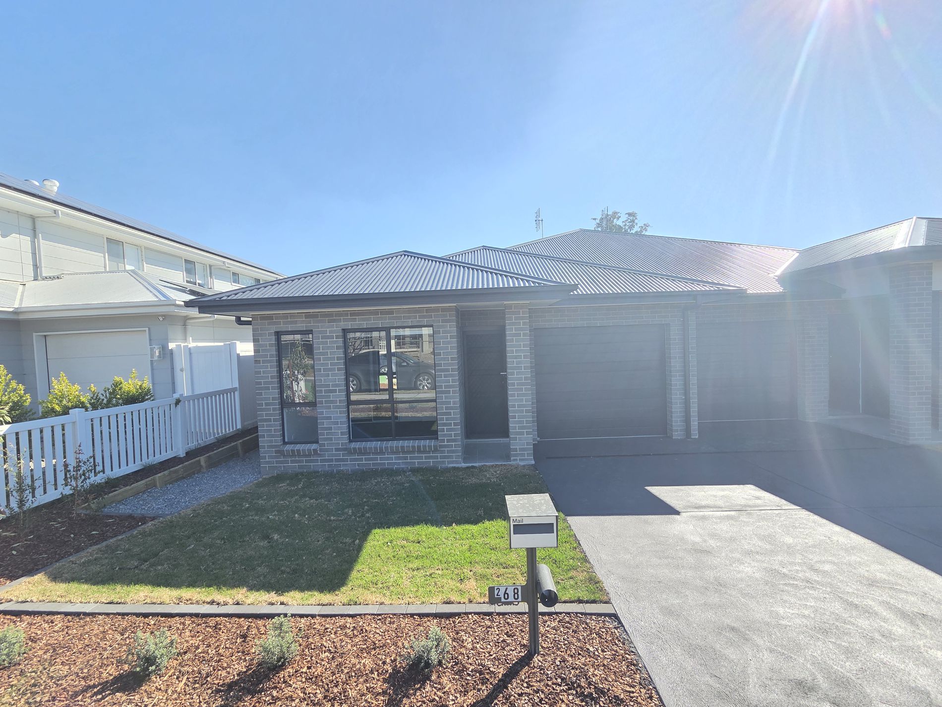 2/68 Malachite Street, Chisholm
