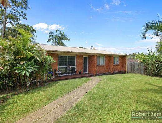 Tidy home in great location. image 1