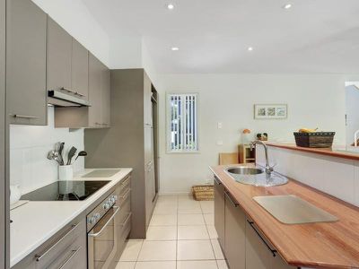 2 / 12 Russell Street, Hawks Nest