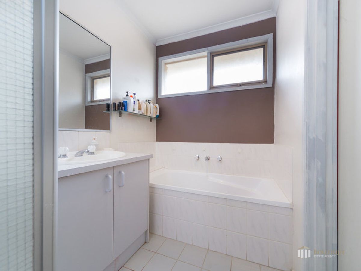 8 Hillview Rise, Hampton Park