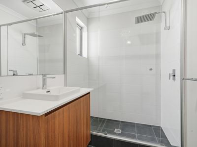 15 Montague Gra, Bushmead