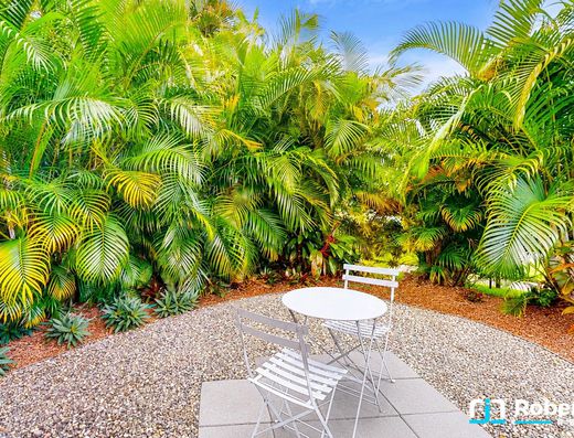 Immaculate Home with Side Access & Short Walk to Town image 24