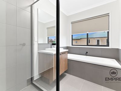 14 Labrador St, Clyde North