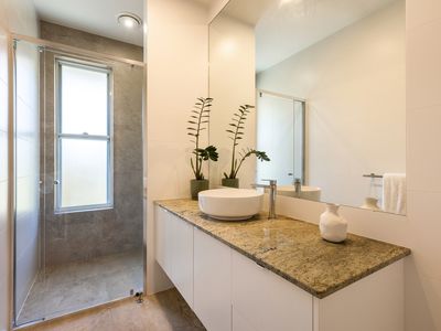 4 / 7 Gin Gin Crescent, Ocean Shores