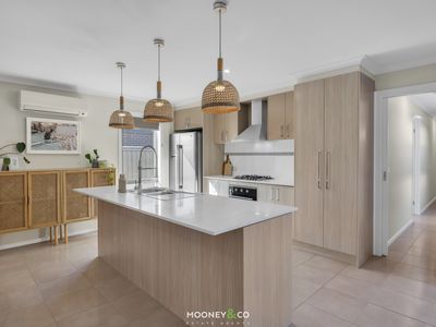 52 McEwan Drive, Cranbourne East