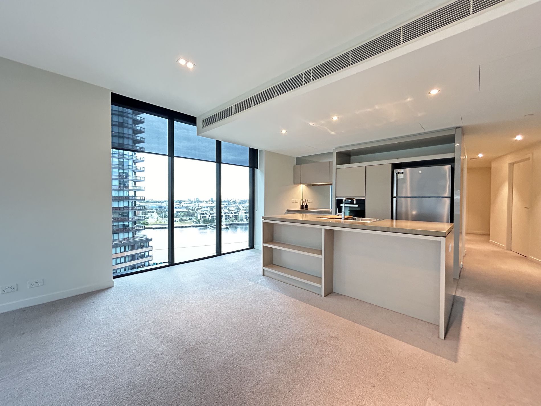 906 / 9 Waterside Place, Docklands