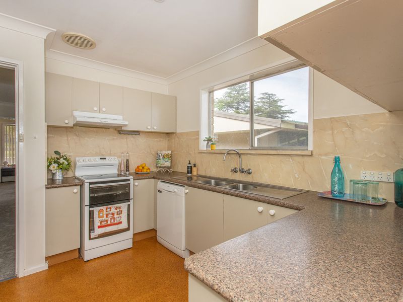 18 Henderson Street, Cowra