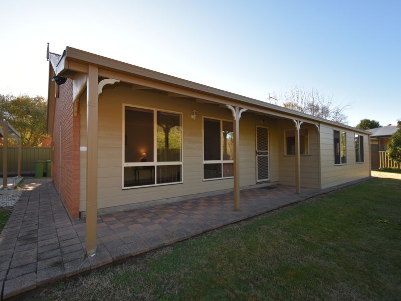 3 PEACH DRIVE, Beechworth