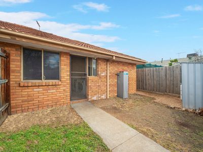1 / 288 Greaves Street North, Werribee