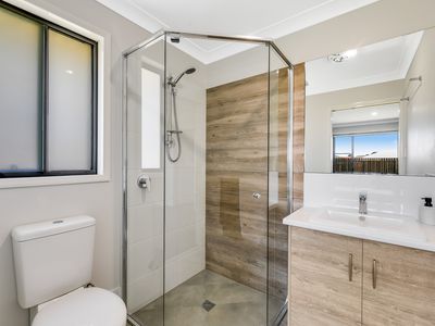 2 Tyrone Street, Middle Ridge